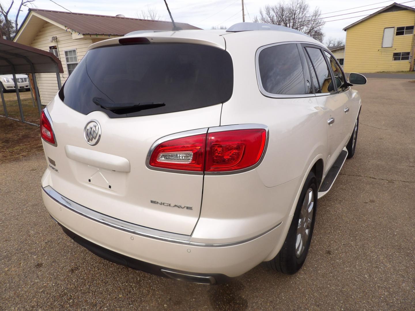 2014 White /Brown Buick Enclave (5GAKRBKD8EJ) , located at 401 First NE, Bearden, AR, 71720, (870) 687-3414, 33.726528, -92.611519 - Photo#24